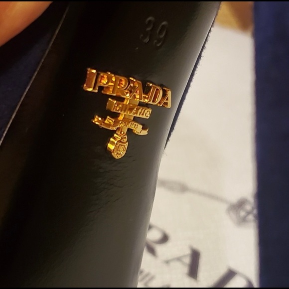 Prada heels - Picture 3 of 4